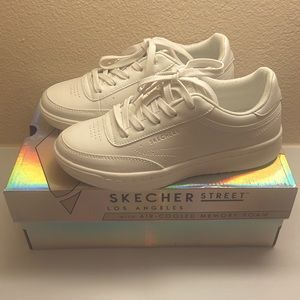💕Skechers White Street Shoes Sz 6